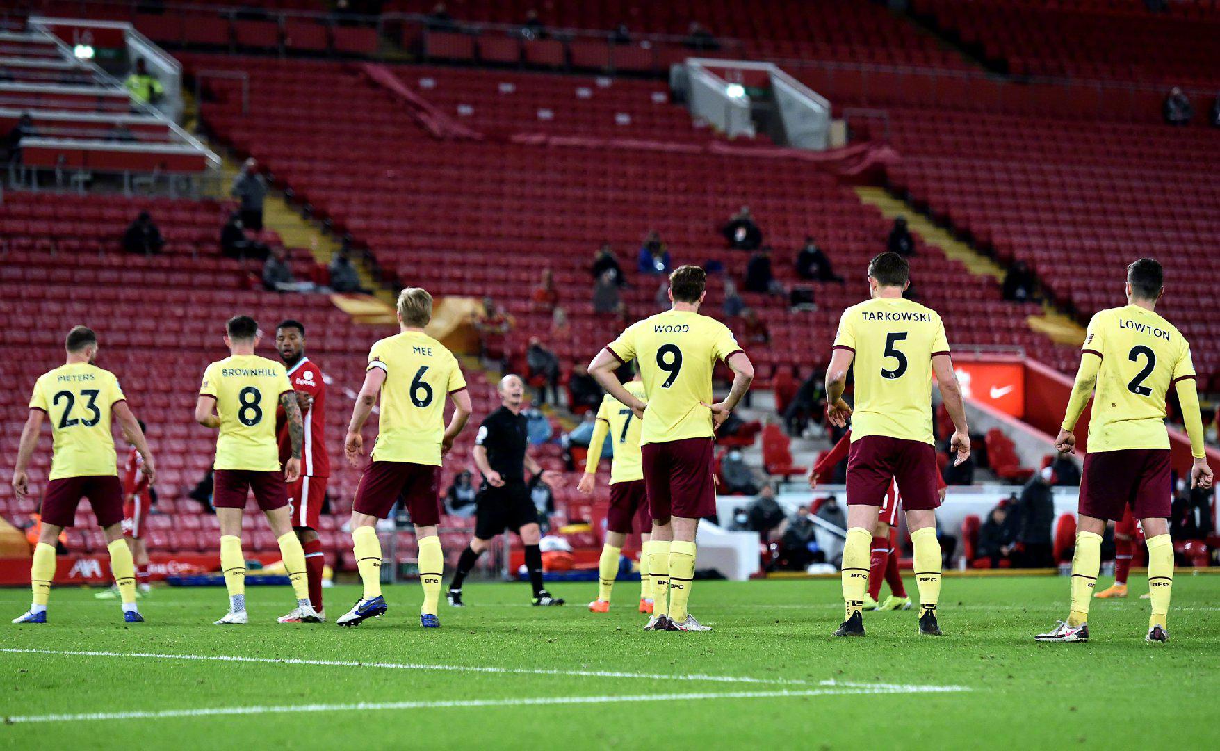 示了她的身 示了她的身