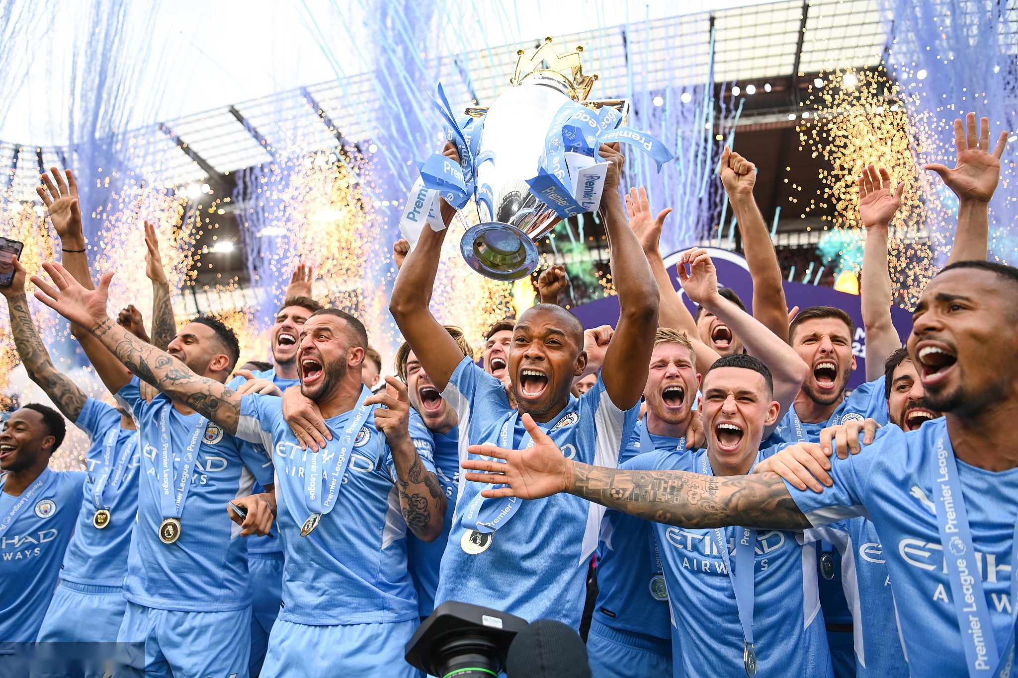 符合现代足 符合现代足